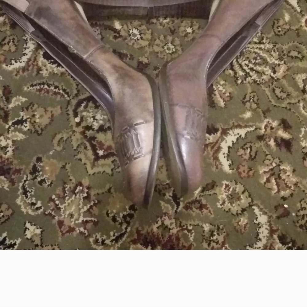 Distressed Heels  Retro . - Picture 6 of 7